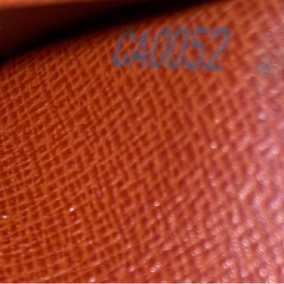 Preloved. Vintage. Authentic Louis Vuitton Tresor Mono wallet - Picture 4 of 9